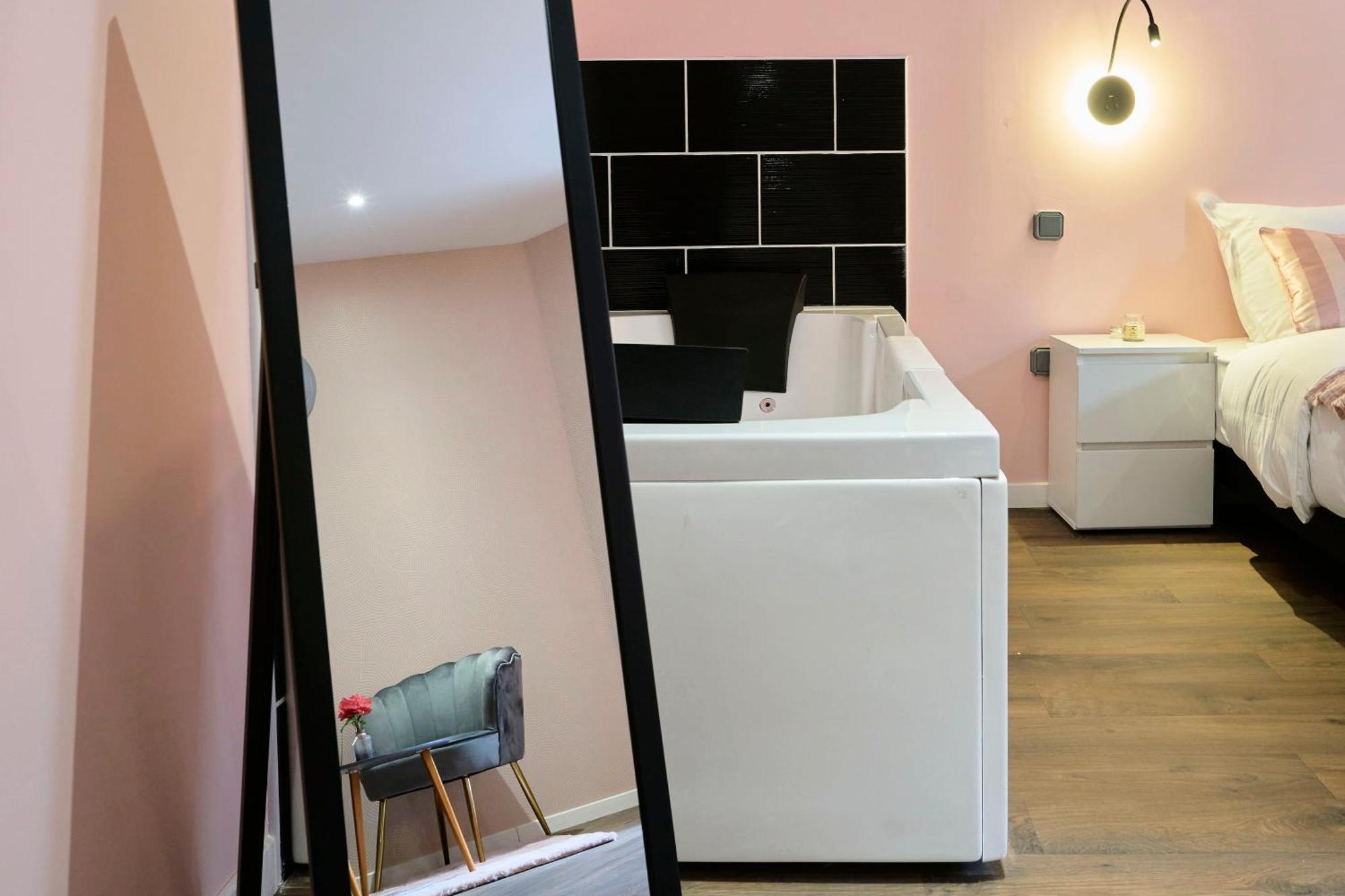 Ng Prestige L Lille L Tourcoing - Bouvines - Balneo & Cuisine Apartment Bagian luar foto